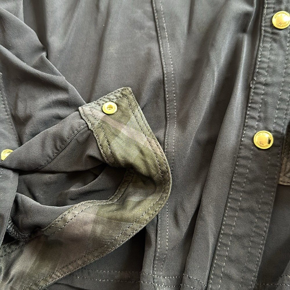 Burberry, Size 8 (Medium) Button Down, Excellent … - image 3
